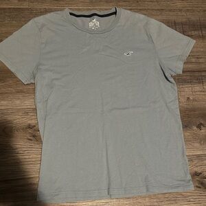 Hollister tee